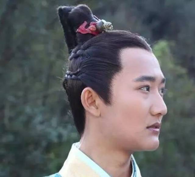 24岁演员周文与母亲吸毒被抓,童星出道,曾帮助