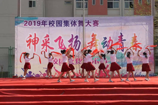 神采飞扬,舞动题材2019年西职大初中集体舞v题材校园青春好作文图片