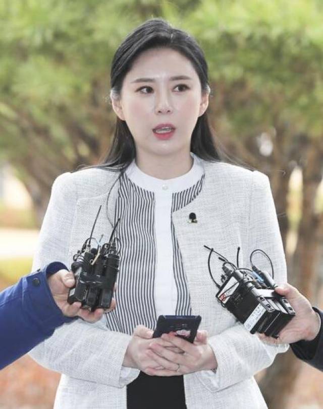 韩国娱乐圈多可怕?张紫妍案证人请保镖,开文件