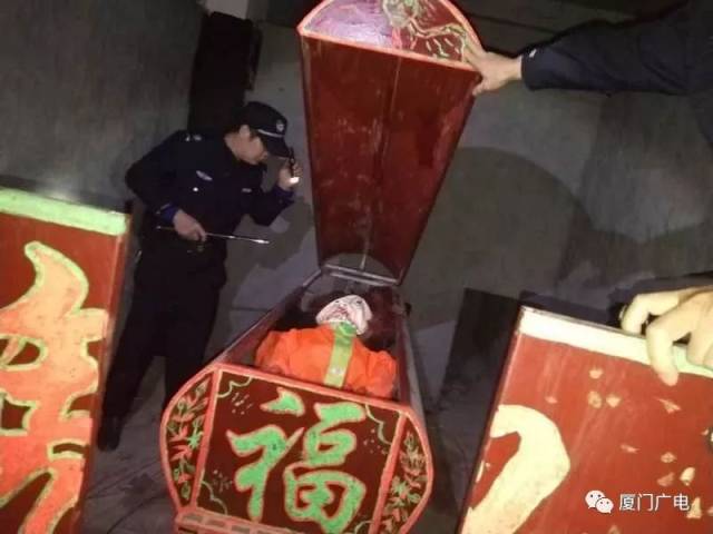 惊死人!厦门:民警开棺材抓人!结果太意外了