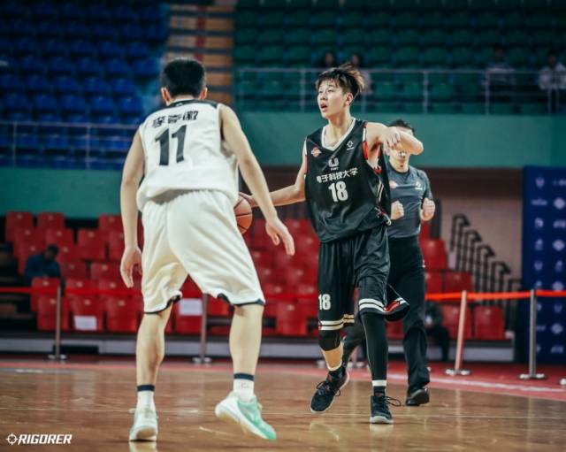 成都体院杨鑫得到25分,甲石江雄得到15分.