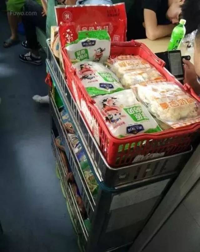 【绿皮车书】重返90年代,绿皮火车饮食指南