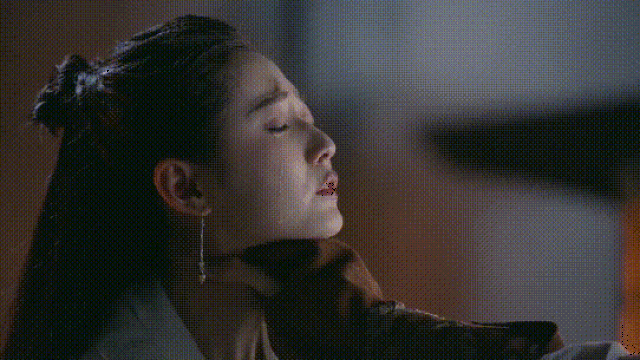 但是,前面说了,她缺少灵气,毕竟贾静雯的大眼睛,实在太给自己加分了.