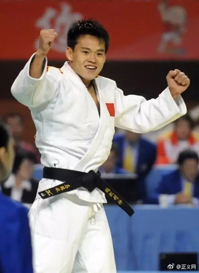 华北电力大学一院长被曝性侵女教师 校方回应【三分钟法治新闻全知道】