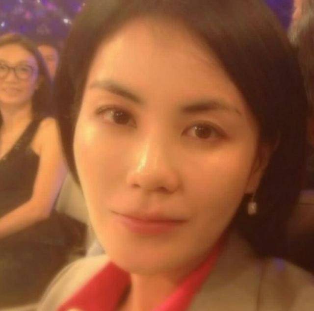 王菲兔唇女儿颜值逆袭,花几百万整容效果不一般,网友:太值!