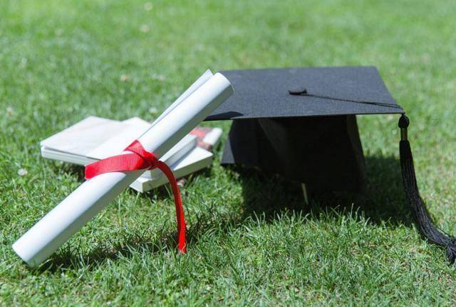 大学生网上晒课表,全学期基本没课,网友:学费交