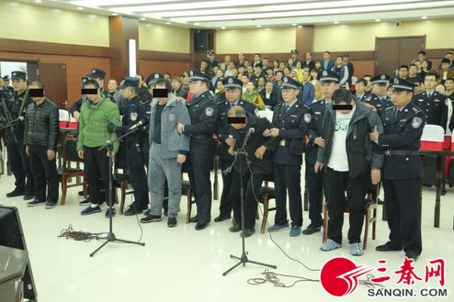经审理查明:商洛市商州区3路公共汽车共8辆,被告人罗经伟家族共经营4