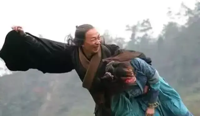 极速,"捕雀功"在达到一定境界就能够以绳为床,而韦一笑的轻功草上飞