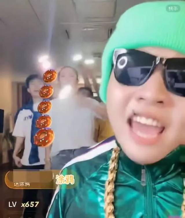 二驴现身演唱《兄弟想你了》!高迪心凉了,黑暗