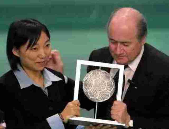 体迷窗之世纪足球小姐