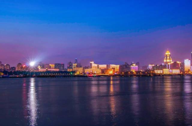 中国六大城市美轮美奂的江边夜景,您更喜欢哪座城市夜景呢?