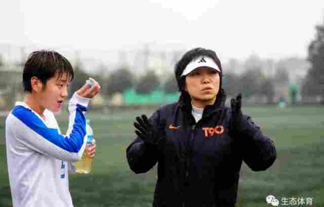 体迷窗之世纪足球小姐