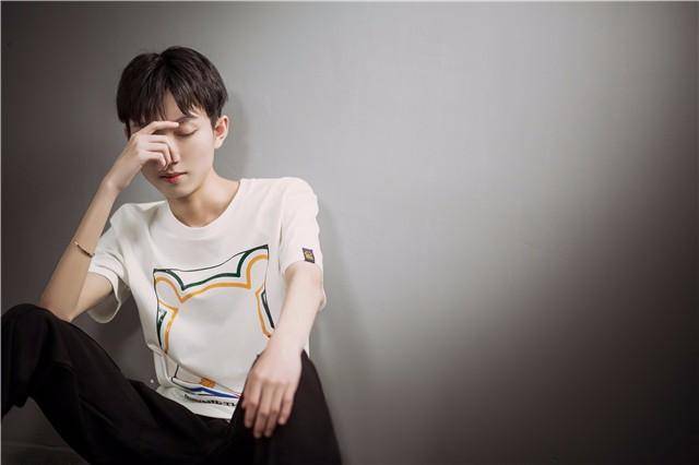 王者荣耀:"国民老公"孤影首次担任kpl主持,场面太壮观