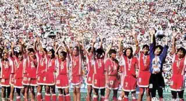 体迷窗之世纪足球小姐