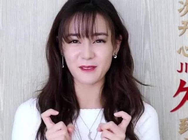 27岁迪丽热巴颜值下降脸肥大,老态毕露,杨幂解