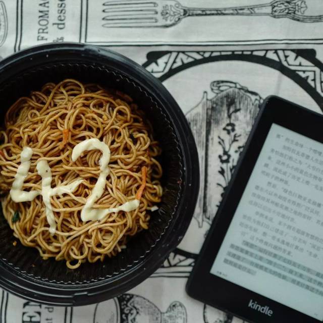 kindle盖泡面,文案有毒哈哈哈哈哈哈哈哈