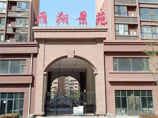 安东街社区走进雁翔景苑武警小区为退役军人分发光荣牌