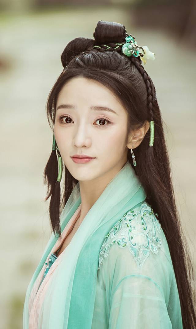 原创古装绿衣美人中,张馨予像侠女,刘亦菲像画中仙,她却最典!