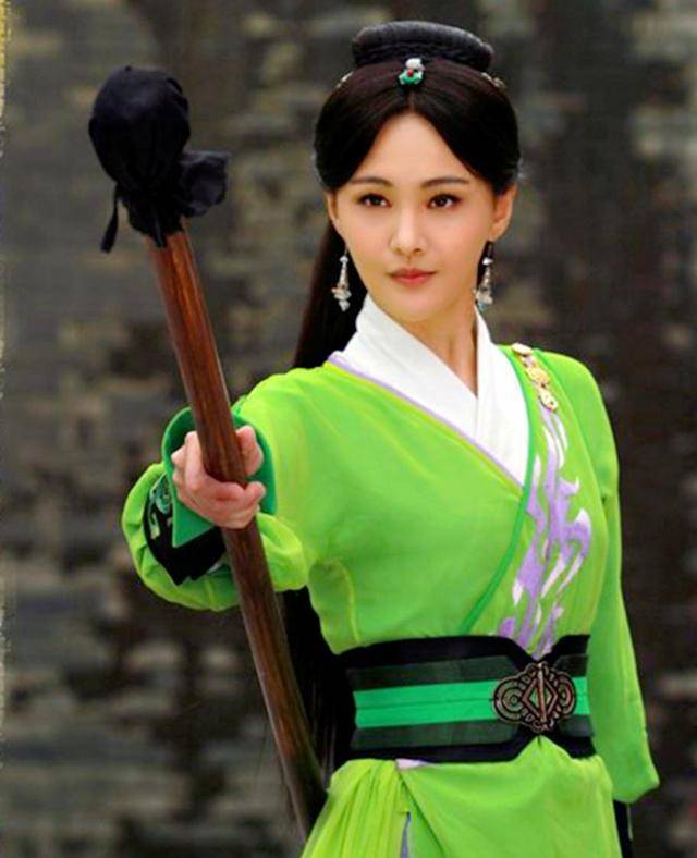 原创古装绿衣美人中,张馨予像侠女,刘亦菲像画中仙,她却最经典!