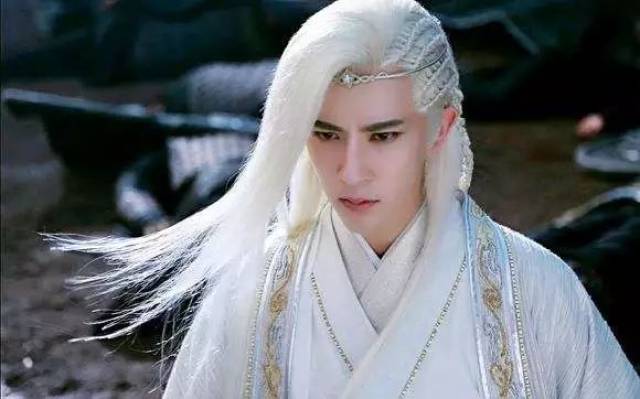 原创白发古装男星谁最美?焦恩俊儒雅排第四,第一名是这位小鲜肉