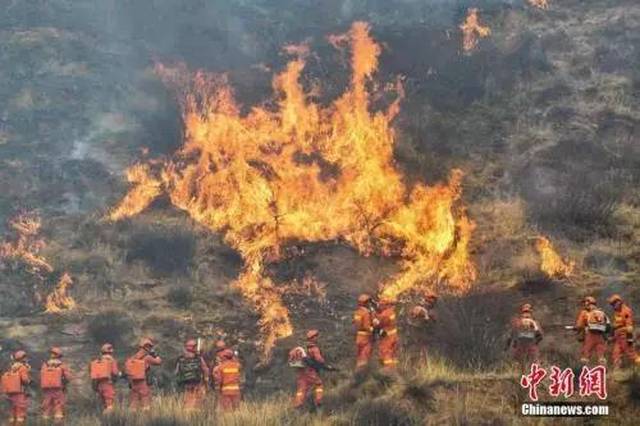 "凉山救火英雄遗体回家!严惩火灾肇事者!