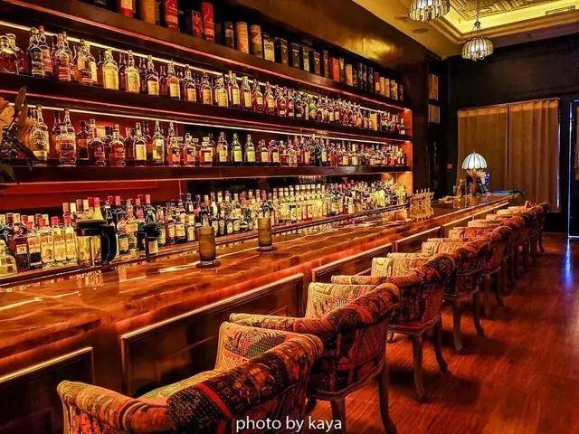 bar defender作为威士忌酒吧,这里的威士忌品种很多.