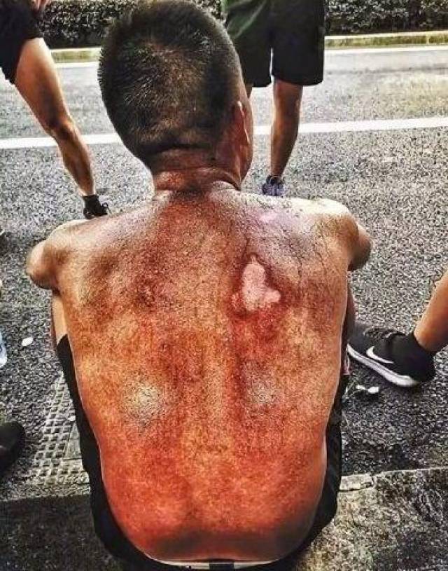 被拘了!30名消防员四川救火牺牲,男子却说:去大