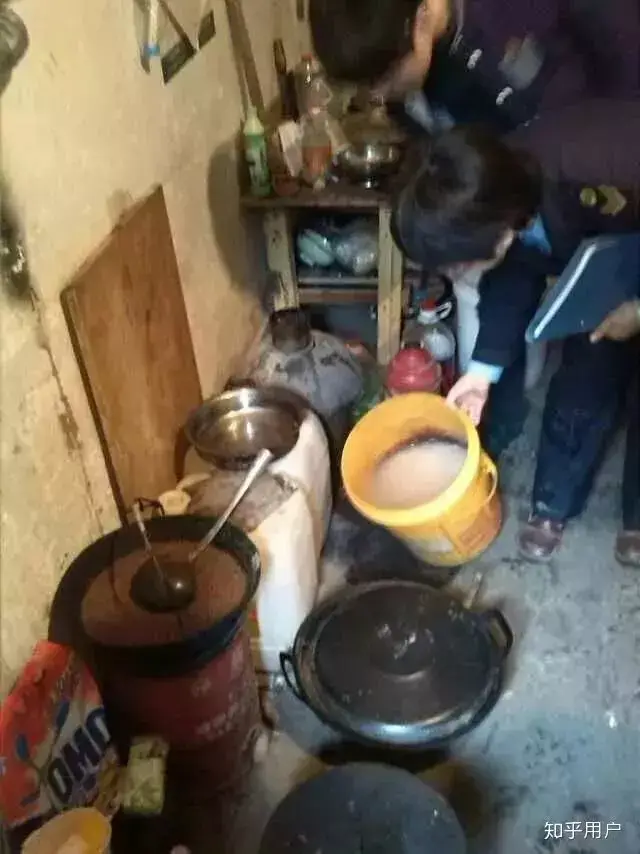 很多路边摊真的很脏,看了这些之后,还敢给孩子去吃吗?
