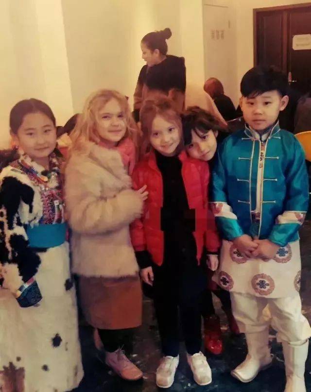 阿比亚斯,一个用歌声征服了亿万观众的草原小男子汉,在《歌声的翅膀