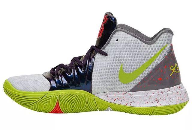 kyrie 5 与 pg3 曝光「曼巴日」特别配色