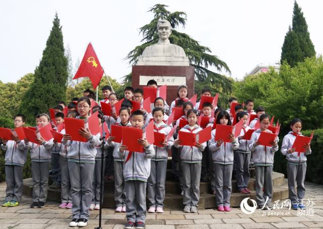 [网连中国]清明祭英烈 丰碑砺忠魂