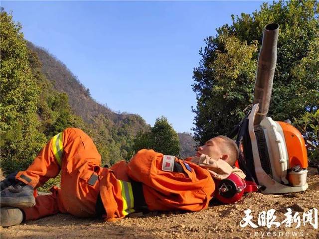 今天，痛别30名扑火英雄...
