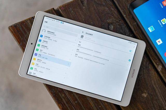 8英寸的荣耀平板5对比小米平板4,小尺寸平板谁更适合你?