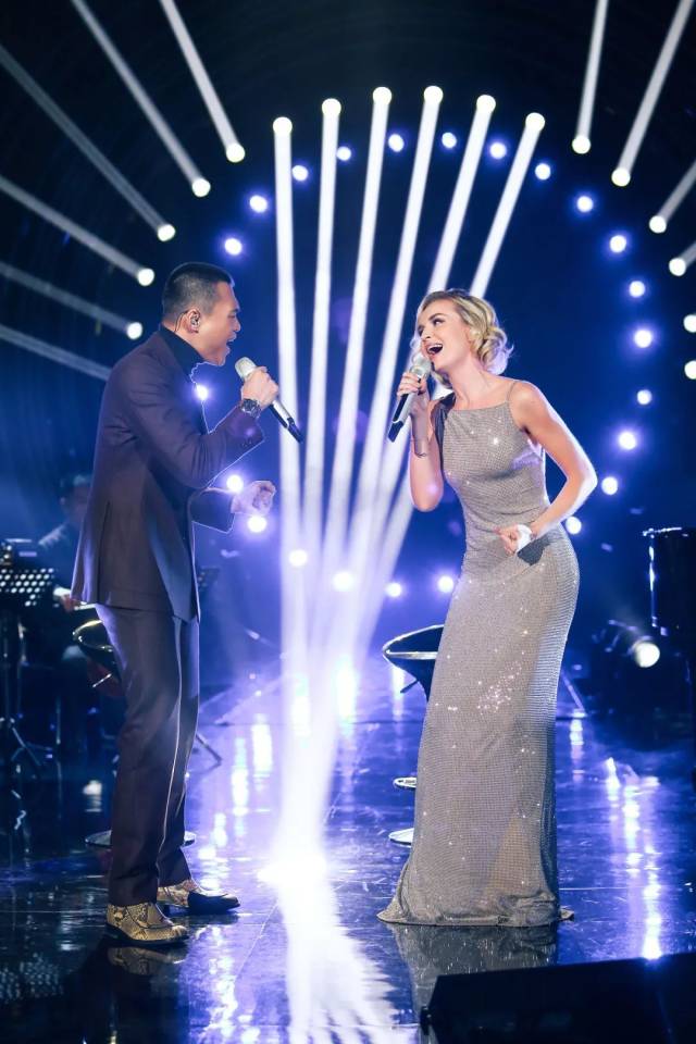 金典歌王冲刺夜:刘欢&袁娅维即兴起舞带来别