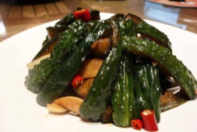 酱黄瓜不会腌?凉菜师:学会这些小技巧,腌出的黄瓜香脆又利口!