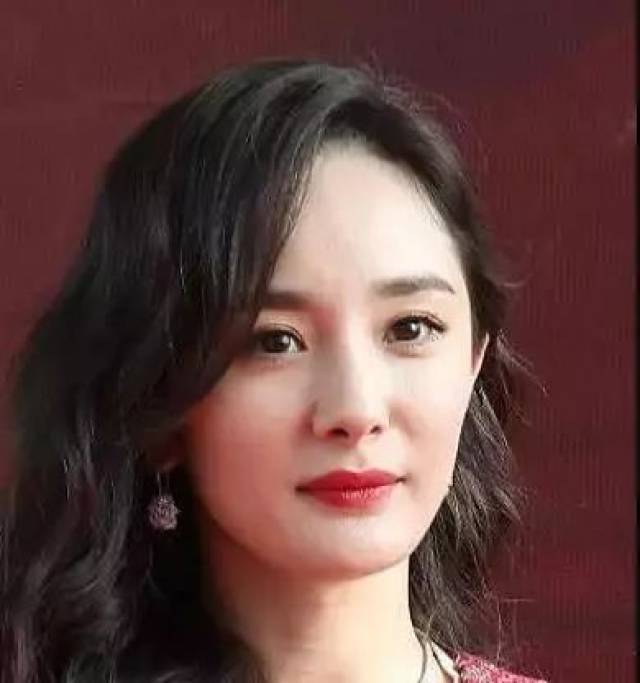 郑爽取出假体马脸消失,杨幂抠鼻孔被扒隆鼻后