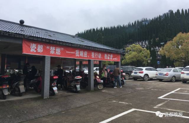 今年清明，景德镇通往公墓的路口有公安和城管检查你是否携带爆竹！