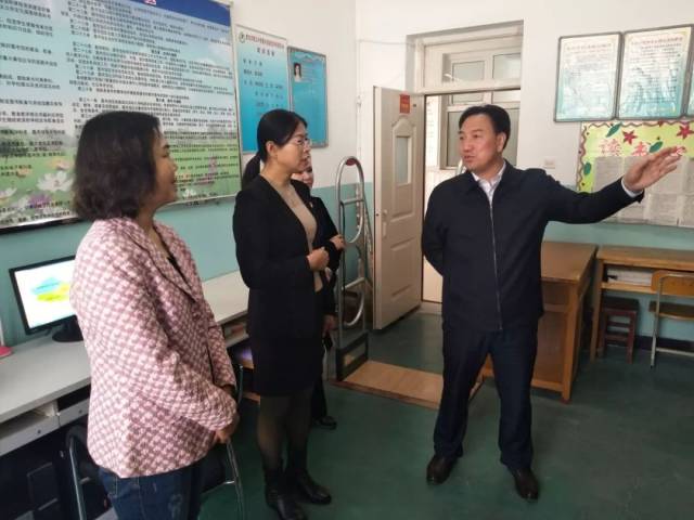奎屯市领导走进市三中开展"三进两联一交友"活动