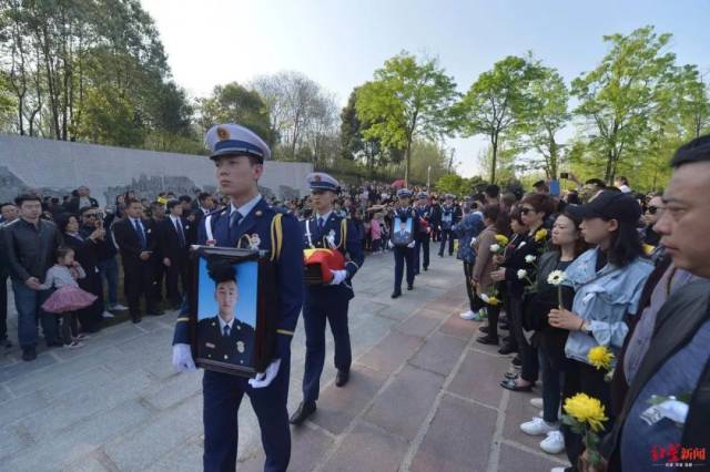 4月6日上午, 刘代旭,代晋恺,李灵宏三位成都籍烈士的骨灰在成都市烈士