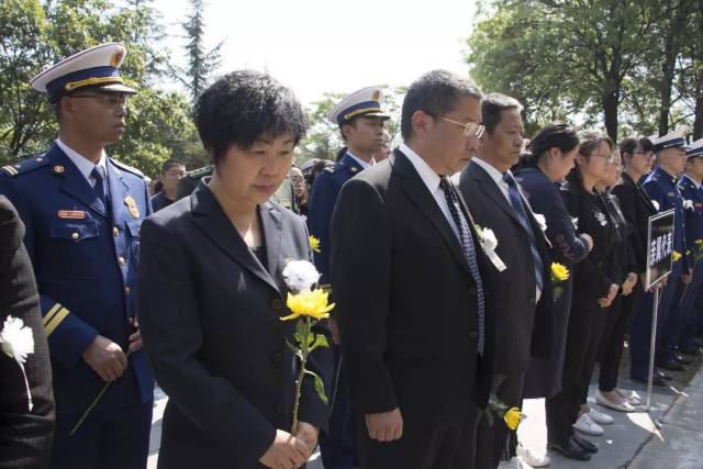 魂归故里,大城感动!西昌数万群众送别张浩烈士