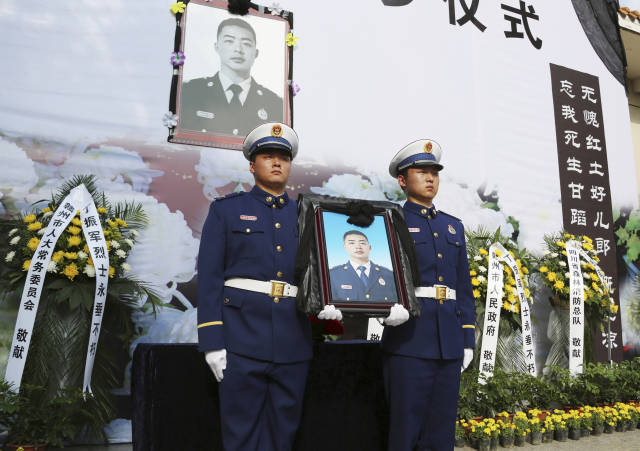 江西赣州:扑救木里森林火灾牺牲烈士魂归故里