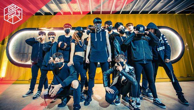 驻马店一小孩哭喊着让妈妈报名景舞团学舞蹈?