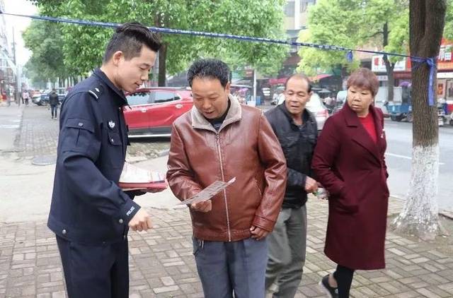 【扫黑除恶】大通湖区村警入户 扫黑除恶宣传再掀高潮