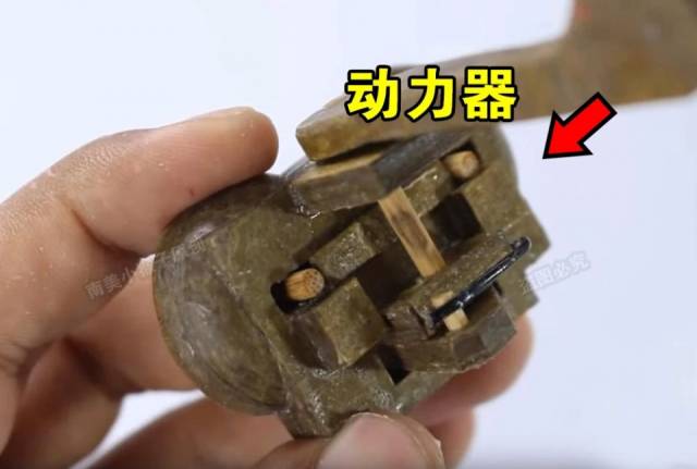 绝地求生:玩家用纸皮自制霰弹枪,一喷下去,有多大威力