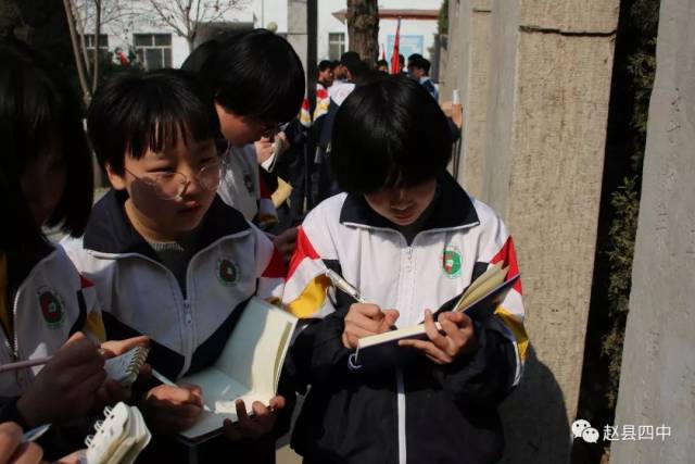 团县委清明祭英烈系列活动之赵县四中祭扫烈士陵园