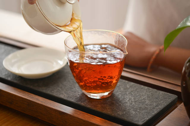 红茶茶汤发酸是什么原因?茶艺师教你正确的滇红茶冲泡