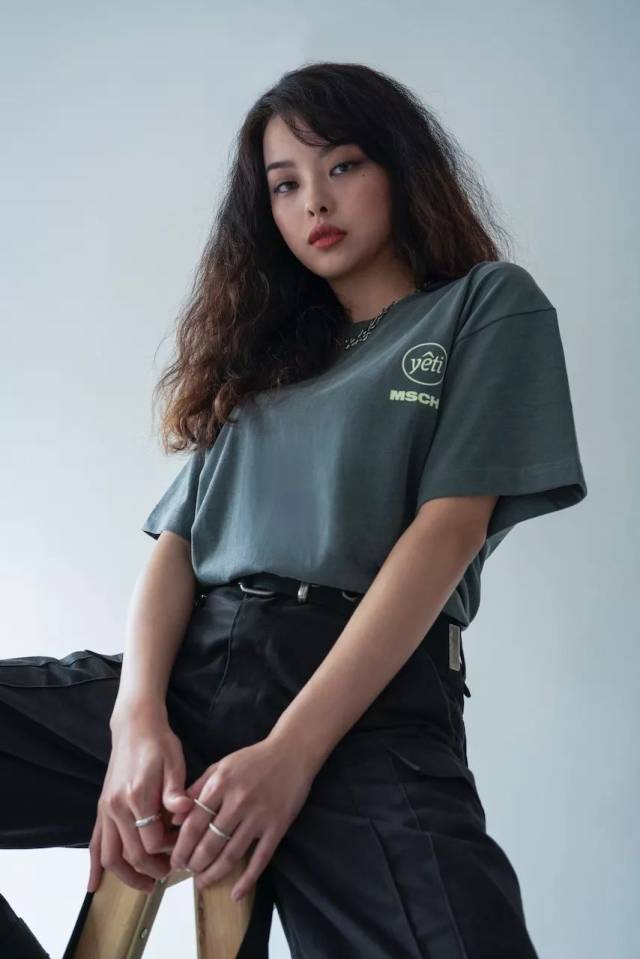 穿上这件 YETI x MSCHF 联名 Tee,你会成为酷