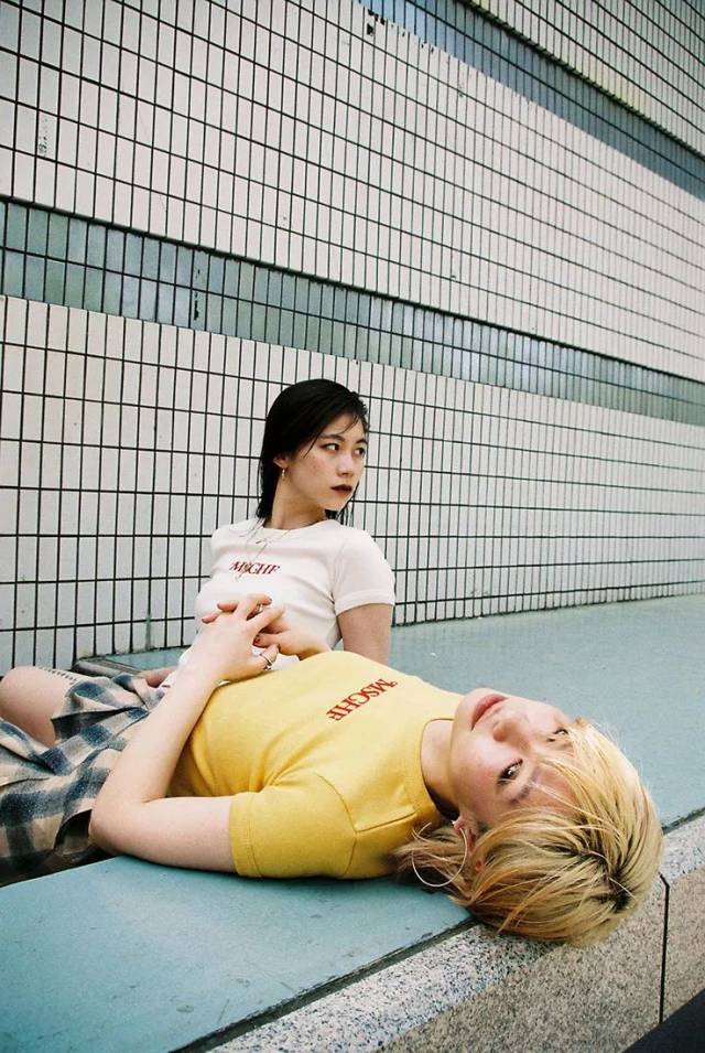 穿上这件 YETI x MSCHF 联名 Tee,你会成为酷