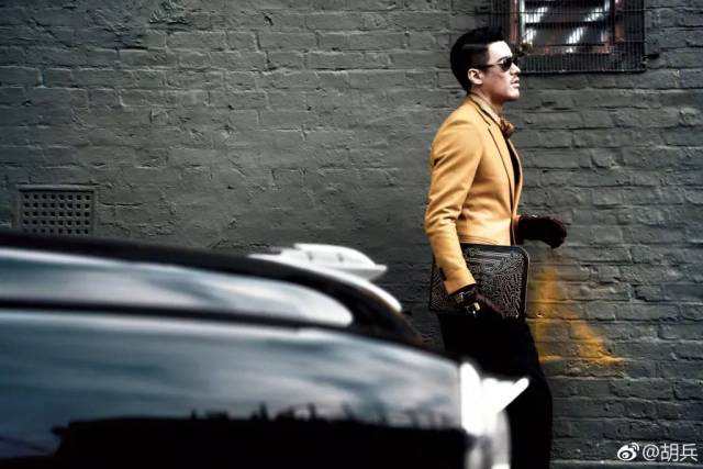 健身房上演制服诱惑!场面控制不住了. | 麦咖秀