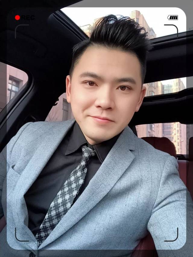 健身房上演制服诱惑!场面控制不住了. | 麦咖秀